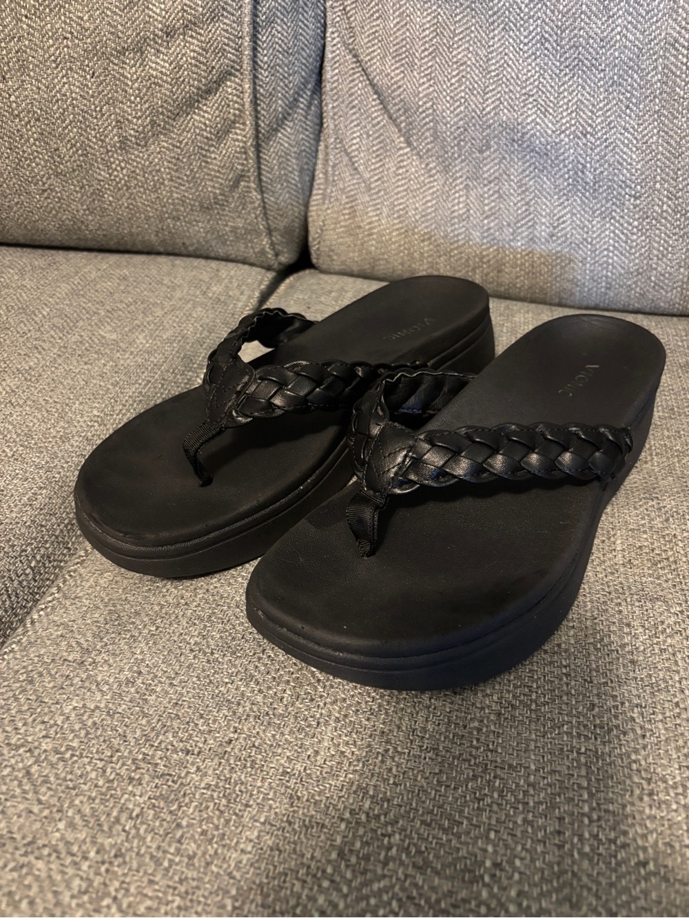 Vionic Wedge Flip Flops Kenji Sz 10 Black Braided